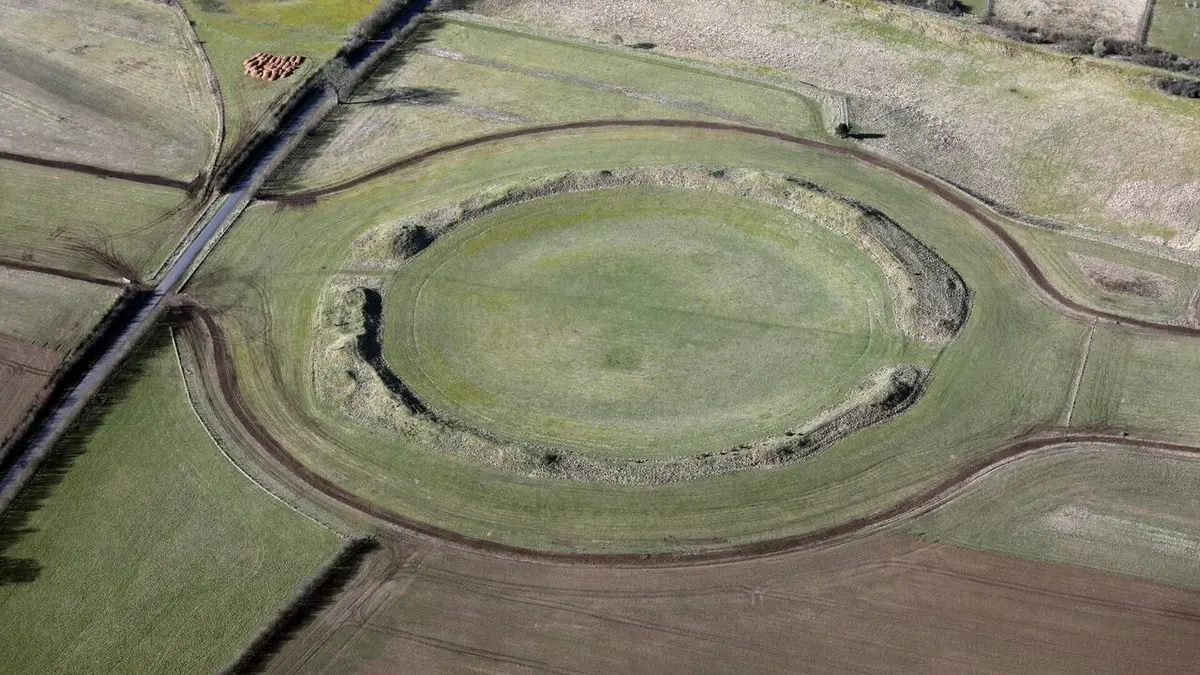 Hidden Beneath the Cities Navire enfoui et sépultures Vikings