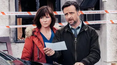Hinterland S02E01 Au coeur de la nuit