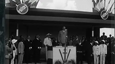 Des journaux et des affaires