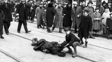 Hitler, à la conquête de l'Est S01E03 Moscou est derrière nous