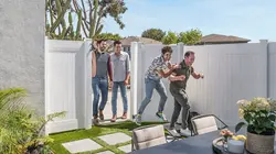 Hollywood rénove Le garage de Darren Criss