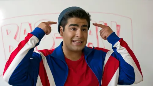 Hoodie S02E07 Un traceur a Paris