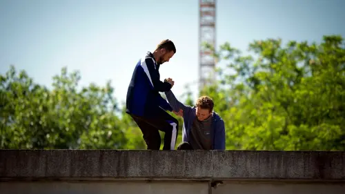 Hoodie S03E01 Après la chute