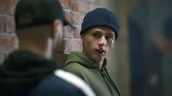 Hoodie  S01E24 Passe le micro !