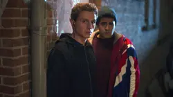 Hoodie S01E19 Premier mensonge