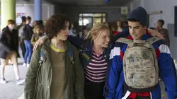 Hoodie S01E19 Premier mensonge