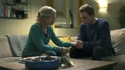 Hoodie  S02E06 La carte postale