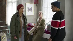 Hoodie S02E46 Une montagne de tracts