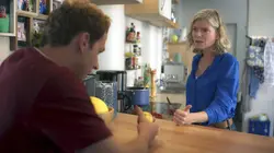 Hoodie S03E23 Une connaissance en commun