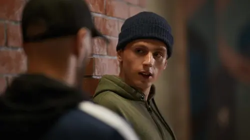 Hoodie S01E24 Passe le micro !