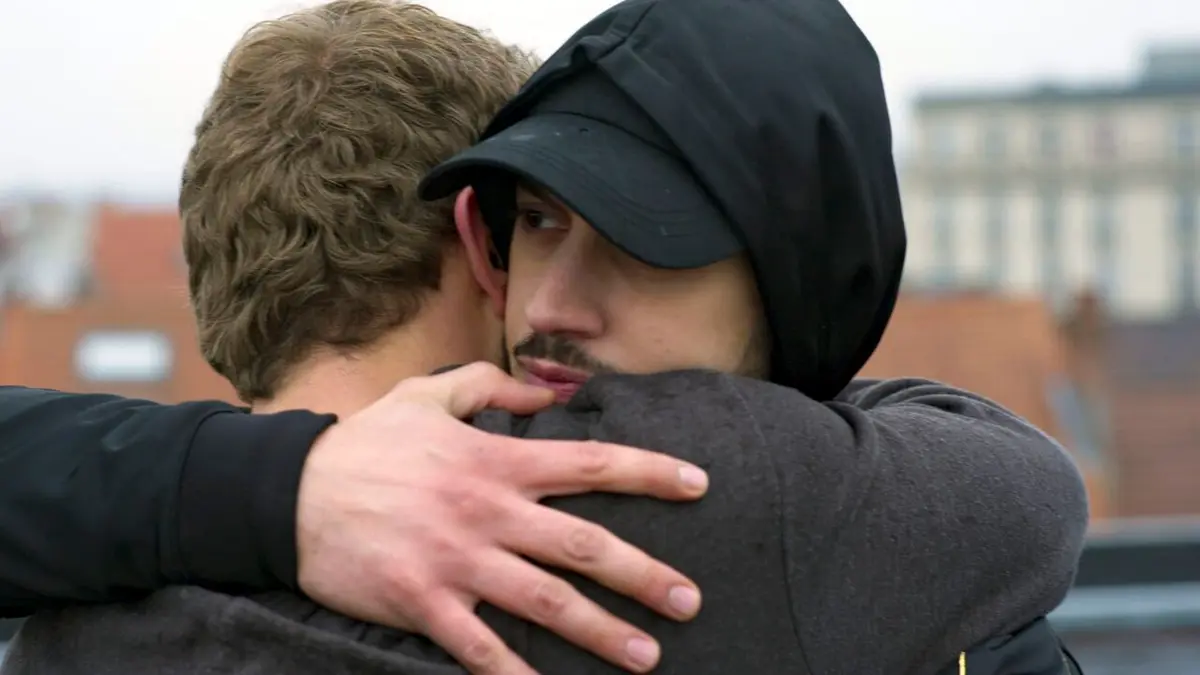 Hoodie S01E36 Un nouveau survêt rouge