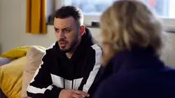 Hoodie S01E43 Opération argent