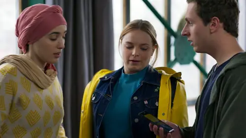 Hoodie S02E03 En petite forme