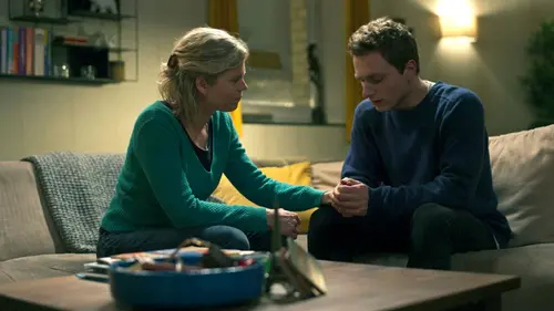 Hoodie S02E06 La carte postale