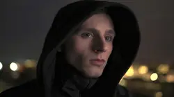 Hoodie  S02E14 La blague la plus dingue de tous les temps