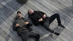 Hoodie  S02E23 Descente verticale