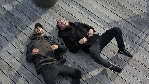 Hoodie S02E23 Descente verticale