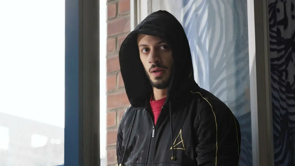 Hoodie S02E28 Confession