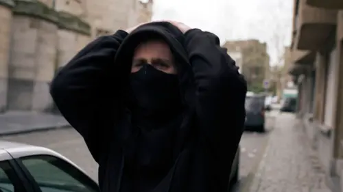 Hoodie S02E30 Un autre mensonge