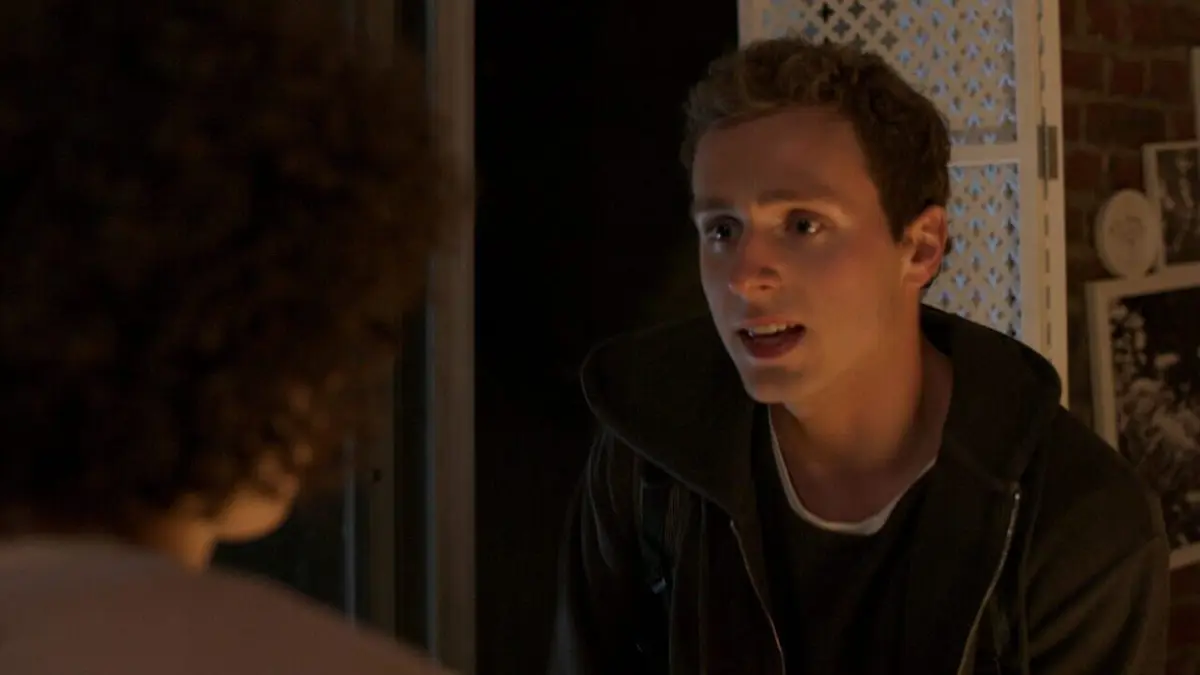 Hoodie S02E40 Changement de plan