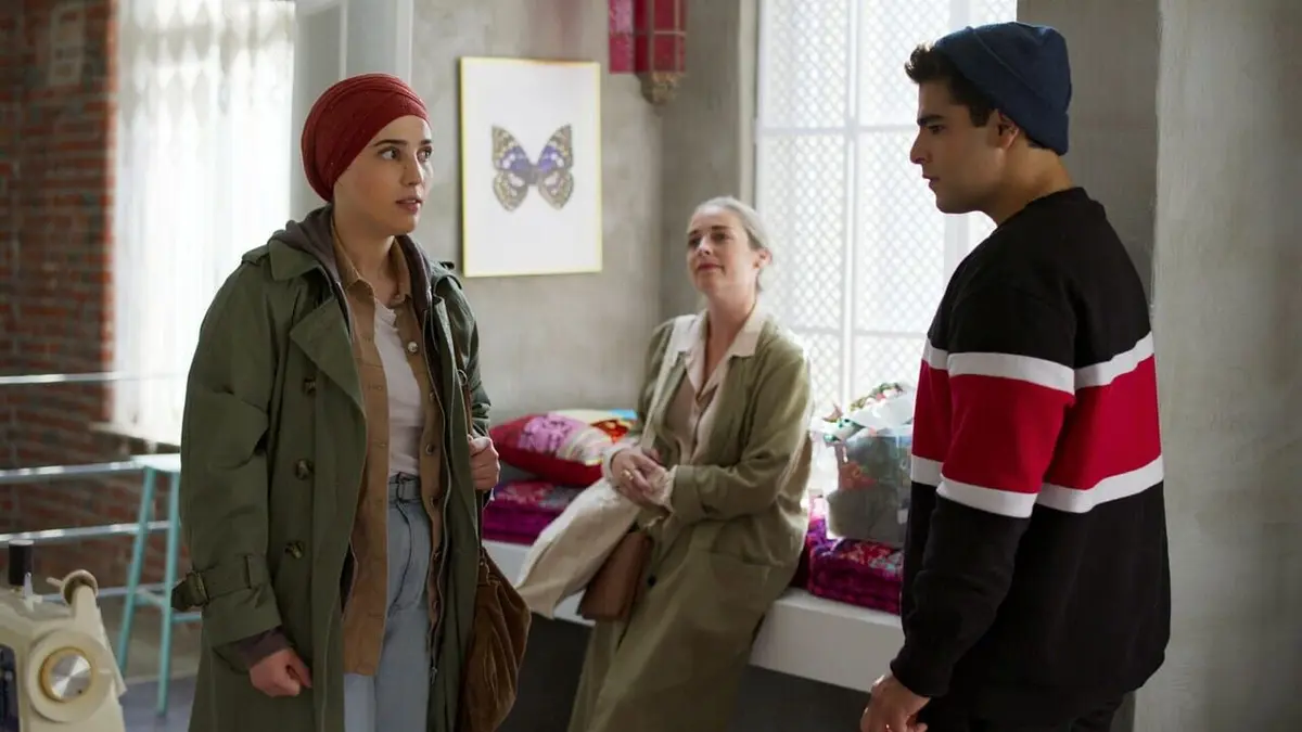 Hoodie S02E46 Une montagne de tracts