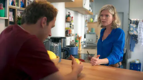 Hoodie S03E23 Une connaissance en commun