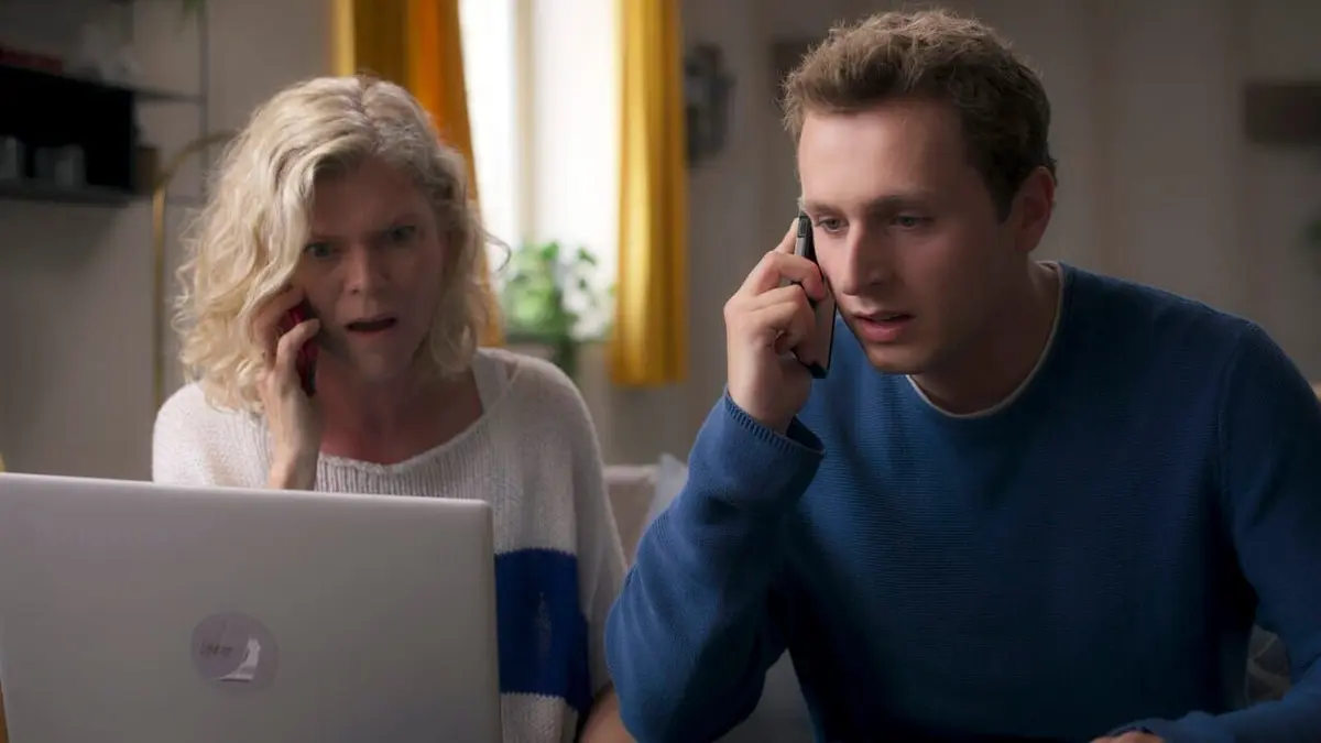 Hoodie S03E49 Le calme avant la tempête