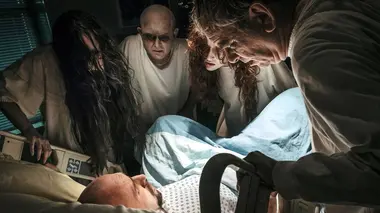 Hôpital hanté S01E13 Visiteurs indésirables / Le couloir maudit / La main du diable