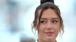 Hot Ones  S04E01 Adèle Exarchopoulos en mission contre La Bombe