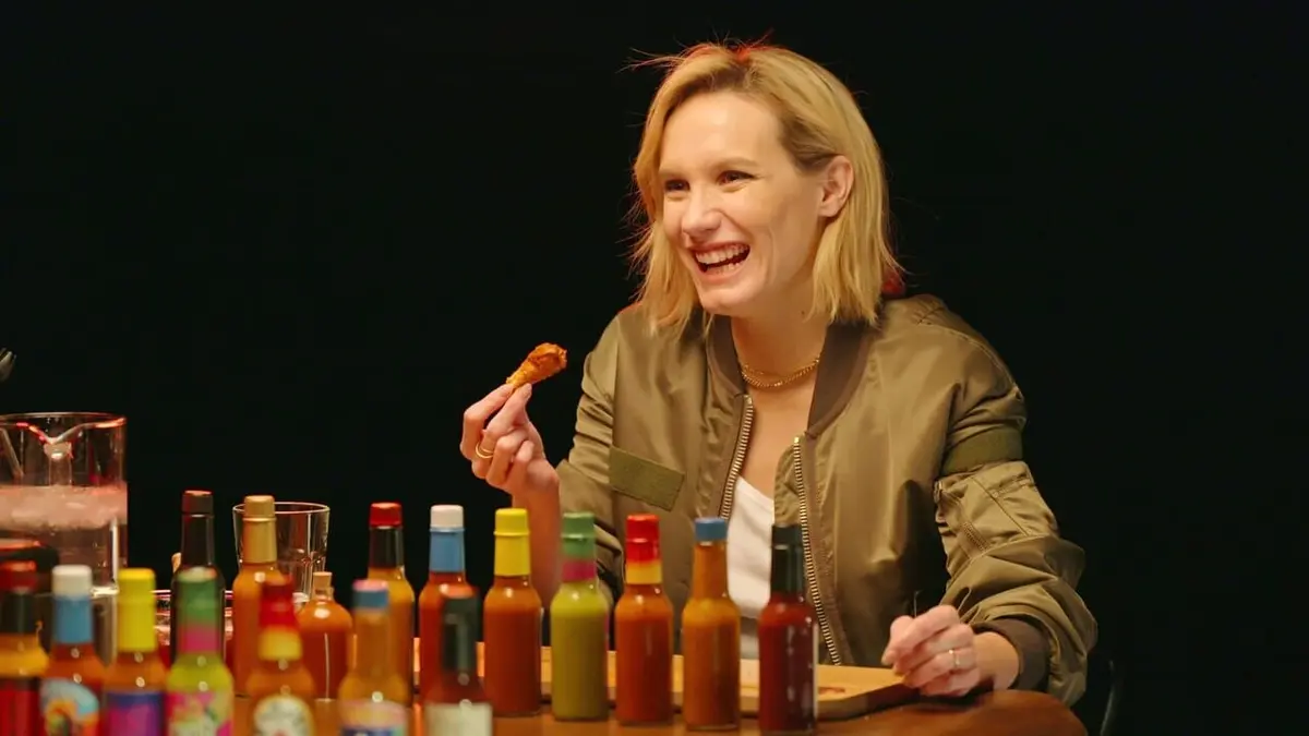 Hot Ones S03E01 Ana Girardot est bien moins nulle qu'Anne