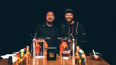 Hot Ones S02E11 Hakim Jemili ne sent plus sa glotte