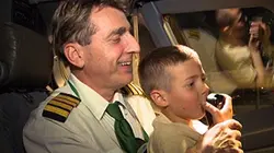 Visuel de Hôtesses, stewards, pilotes : une vie entre deux avions