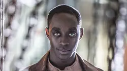 Humans  S03E01 Les yeux orange