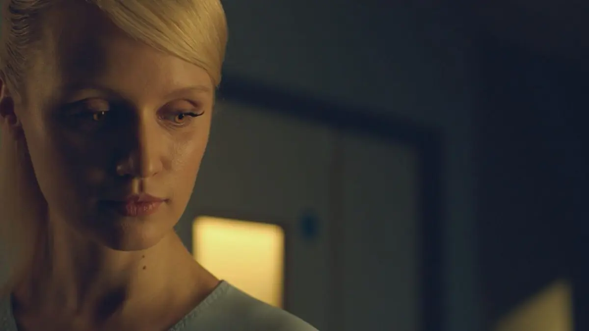 Humans S03E04 Un pas vers la paix