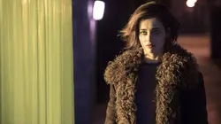 Humans S03E01 Les yeux orange