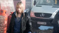 Humans  S03E06 Le feu aux poudres