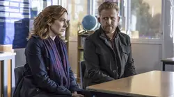 Humans S03E01 Les yeux orange