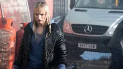 Humans S03E06 Le feu aux poudres en streaming