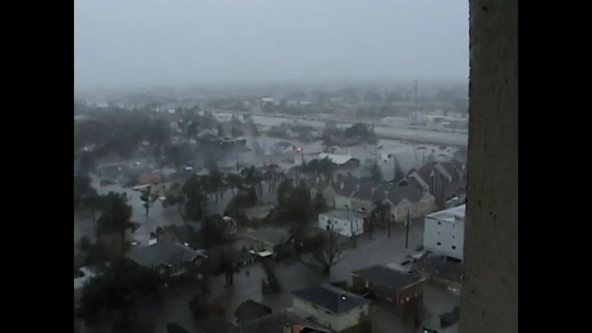 Hurricane Katrina: Race Against Time La tempête approche