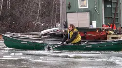 Prisonniers des glaces  S01E06 Jeux sur lac gelé