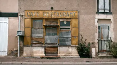 Ici tout est loin