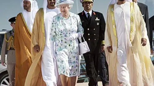 Il était une fois Elizabeth II E02 Fastes et obligations