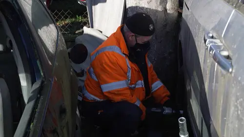 Immersion dans une méga fourrière S02E02 Danger sur l'autoroute