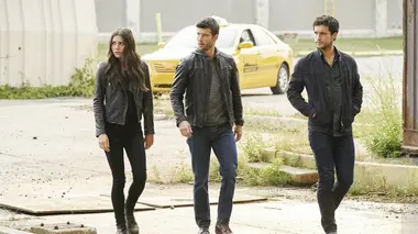 Imposters S02E01 La vente