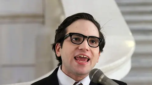 Imposteur : quand tombe le masque