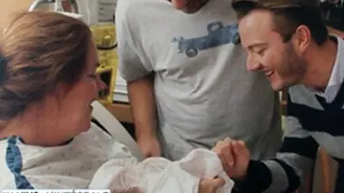 Mère porteuse, un enfant coûte que coûte