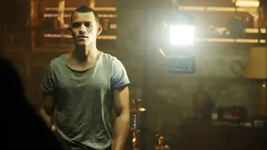 Incorporated S01E01 Ascension en interne