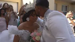 Incroyables mariages gitans Reine de la fête et "madone des gitans" pour cérémonies hors normes