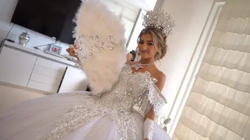 Incroyables mariages gitans Châteaux et princesses, ils se font un conte de fées