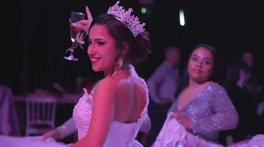 Quand les jeunes filles deviennent les reines de la fête